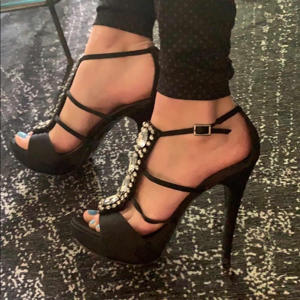 Worn once for wedding black rhinestone 7.5